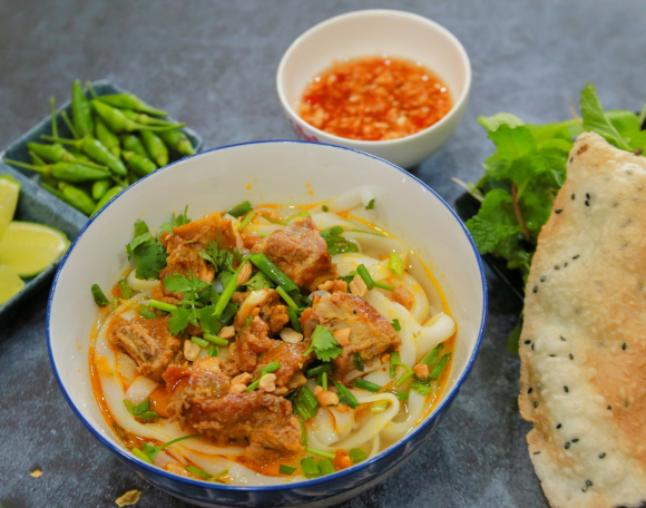 Mì quảng sườn non